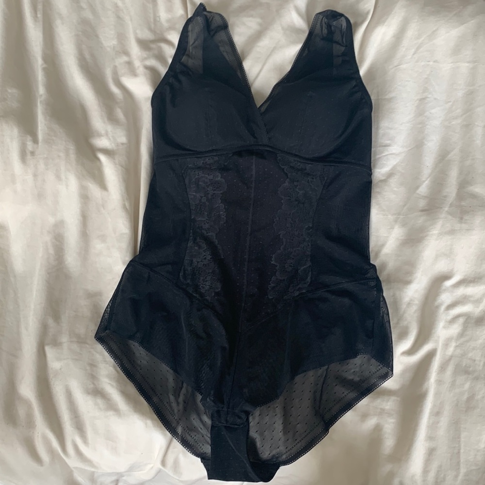 NWT Understance Darby Smooth Lace Contour Bodysuit with Built-In Bra, Black L